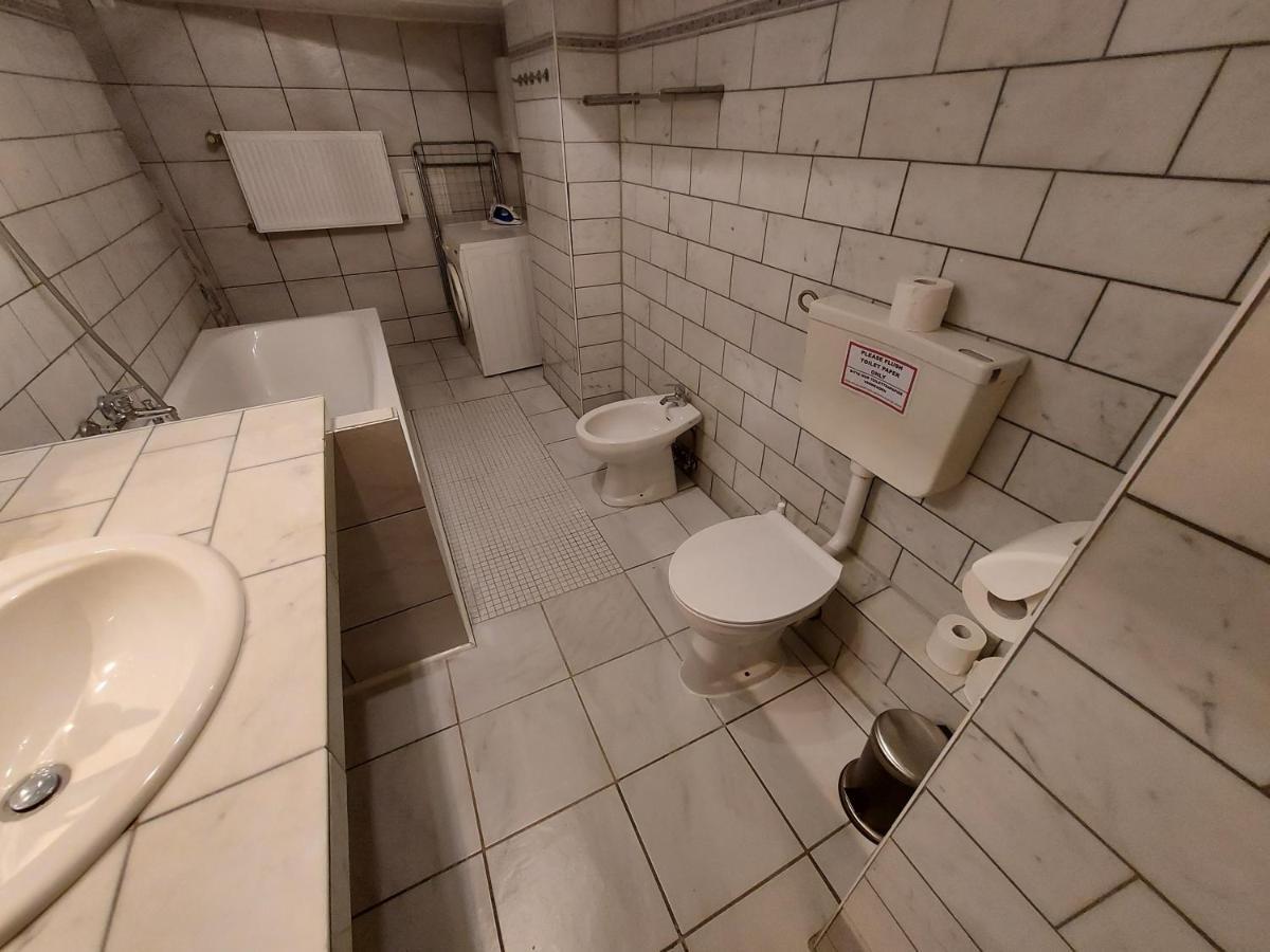 Basement Apartment Köln Eksteriør billede